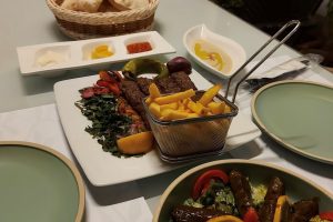 مطعم أزيان المدينة (السعر + المنيو + الموقع + آراء الناس)