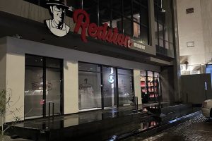 مطعم ردستون المدينة (السعر + المنيو + الموقع + آراء الناس)